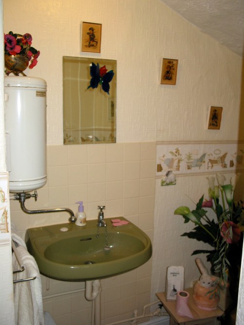 B&B lavatory