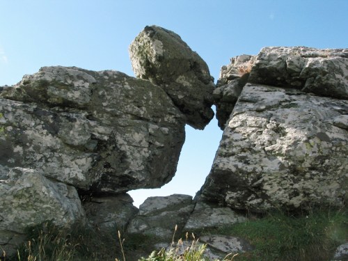 Juro que vejo as pedras se beijando. / I see the stones kissing