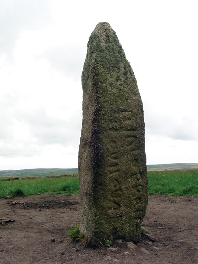 A pedra com inscrições / The inscribed stone