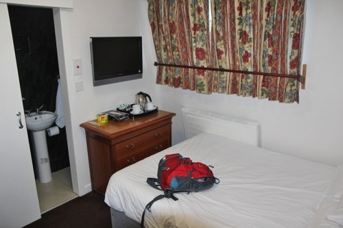 O quarto era bom, mas tinha um sabonete usado no box. / My room was allright, but there was an used soap in the shower.