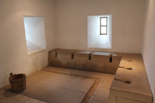 Reprodução do interior das termas - latrina  / Reconstruction of the Baths, interior: the latrine