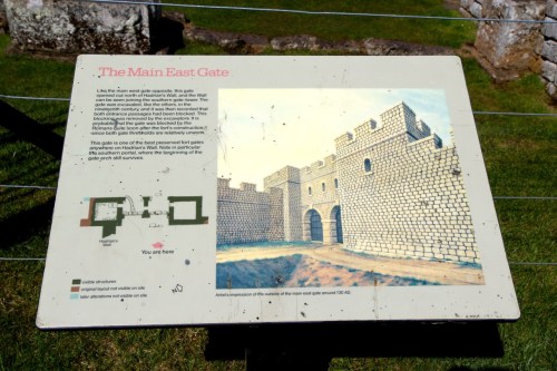 2 - Portão principal a Leste.