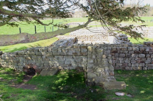 Praetorium: Tubulação de aquecimento sob o piso /Hypocaust underfloor heating