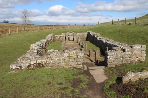 O templo de Mithras no Forte Romano de Broccolitia, ainda não escavado / Carrawburgh Temple of Mithras next to Broccolitia Roman Fort, not yet excavated