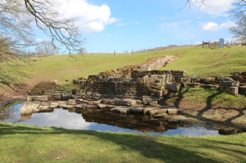 As ruínas, com a trilha ao fundo / The ruins, footpath in the background 