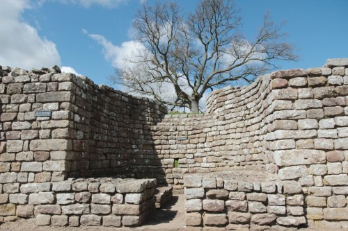 Estas duas salas foram adicionadas posteriormente ao complexo: Banho quente e sauna/ These two rooms, late additions to the bath suite, provided hot and dry treatment (laconicum or sudatorium).  