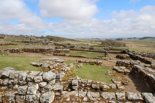 Aqui havia altares para os deuses e a estátua do Imperador. Neste local os comandantes davam ordens aos soldados. Aqui ficavam escritórios e a câmara forte onde se guardava objetos valiosos e o dinheiro para pagamento das tropas.