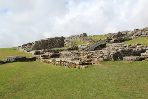 Vista do Praetorium, da entrada do forte. / Praetorium view from the fort's entrance