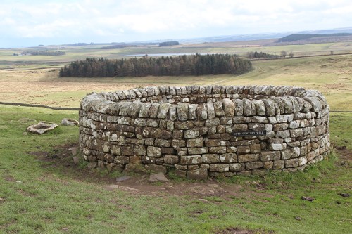 O poço foi construído bem mais tarde, próximo ao portão principal. /  The well was built later, close to the main gate.
