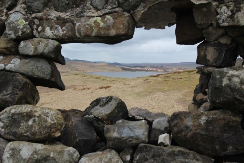 Esta janela na Muralha , um pouco antes de Housesteads, era chamada King's Wicket, ou Vigia do Rei. O Rei em questão era Arthur! / This kind of window in the wall was called the King's Wicket, and the King was Arthur!