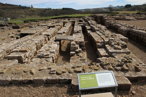 Granaries, as usual / Como sempre, armazéns