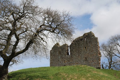 Thirlwall Castle, a 5 minutos de caminhada / five minute walk