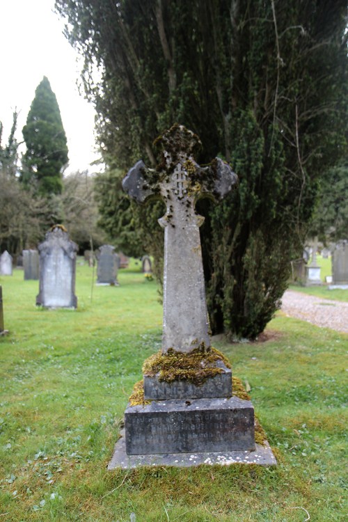 Túmulo com cruz celta / Tomb with a Celtic Cross