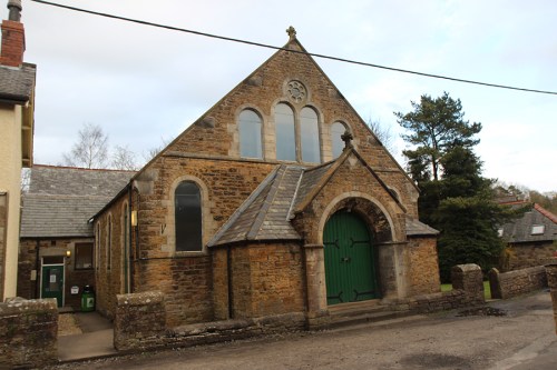 A antiga Igreja Metodista agora abriga um albergue/ A former Methodist chapel in the village is now a youth hostel.