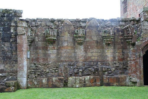 Área em restauração / Restoration works