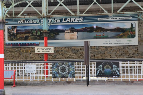 Oxenholme Train Station. O trem para Londres custou 90 libras. / Train to London costed me around 90 pounds.