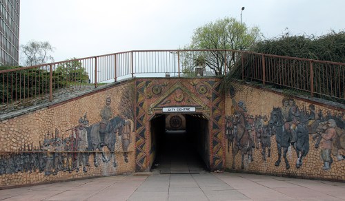 Mosaico representando uma cena medieval na passagem para pedestres / Medieval scene tiled in the pedestrian's passage