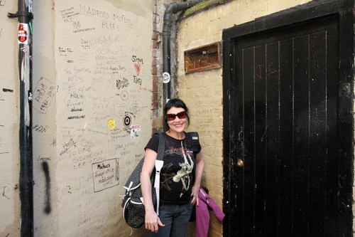 Tive a sorte de encontrei um irlandês fotografando a mesma coisa. Tiramos foto um do outro, que encontro fortuito! / I was so lucky as to meet an Irishman taking the same photographs. So we portrayed each other on the spot. What a fortuitous meeting!