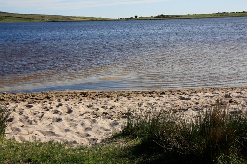 A profundidade máxima é de nove pés, algo como dois metros no meio do lago. / The maxim depth of the lake is nine feet, in its middle