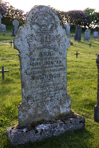 Um túmulo antigo / Ancient grave