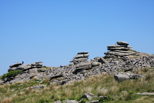 Cheesewring fica no lado leste de Bodmin Moor, cerca de uma milha a noroeste de Minions e 6km ao norte de Liskeard/ is situated on the eastern flank of Bodmin Moor, approximately one mile northwest of Minions and four miles north of Liskeard