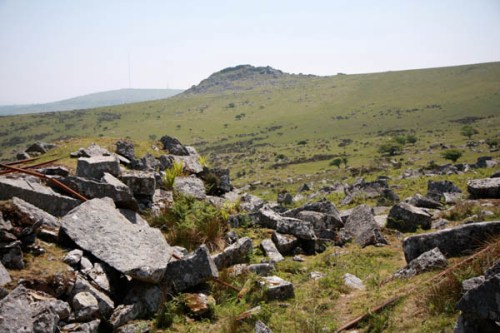 Tinha certeza que bastava cruzar aquele monte e veria o lago do outro lado. / I was sure the Pool was right after that hill, I just had to cross it