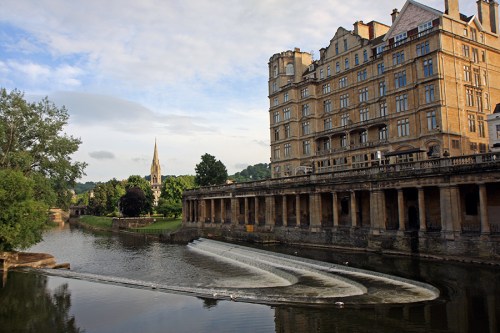 River Avon, com o parque Parade Garden ao fundo - River Avon, Parade Garden in the background