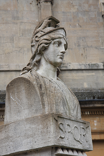 A deusa Sulis, a quem a fonte era consagrada / The goddess Sulis,  to whom the water spring was consacrated