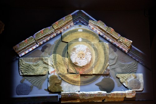 Show de luzes no frontão do Templo / Light changing show in the Temple's pediment