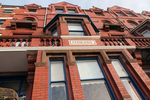 Nosso excelente B&B. Muitas fotos do castelo foram tiradas da janela do quarto. / Our outstanding B&B. Many photos of the castle were taken from the room window.