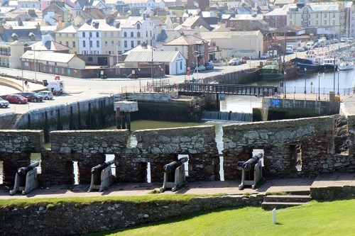Canhões que já defenderam a cidade / Cannons that have already defended the town