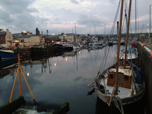 A economia local gira em torno do porto./ Local economy is anchored in the harbour.