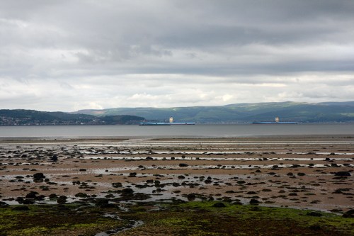 O tempo estava fechado quando o trem saiu./ Weather was awful when the train left the station.
