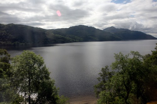 Ao longo da margem noroeste do Loch Lomond / Alongside the northwesterly shores of Loch Lomond