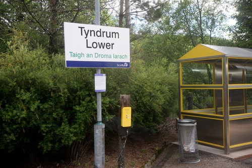Tyndrum, o menor povoado da Escócia, é também o lugar britânico mais ao norte, e possui duas estações de trem! / Tyndrum, the smallest place in Scotland, and the northernmost place in Britain, with two railway stations.