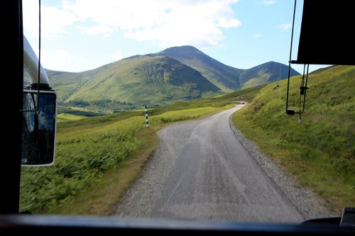 Antes de embarcar no ônibus para Fionnphort, aproveitei o tempo para enviar e-mails para minha família no centro de apoio ao turista. /Before boarding the bus to Fionnphort, I had time to check my e-mail in the Visitor Information Centre.