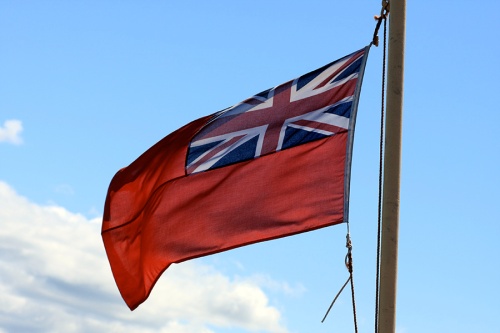 A bandeira vermelha, usada nas embarcações civis britânicas /The Red Ensign, used by civilian vessels.