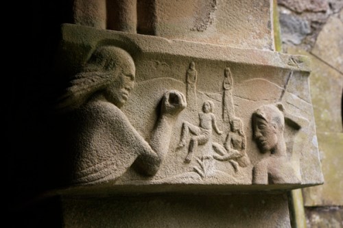 Detalhe de uma coluna / Column carved detail