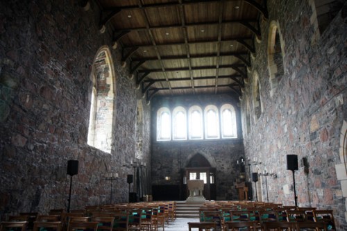 Na Igreja / Inside the Church