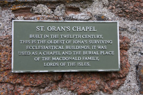 Construída no Sec. XII, a Capela é a mais antiga construção eclesiástica existente em iona.